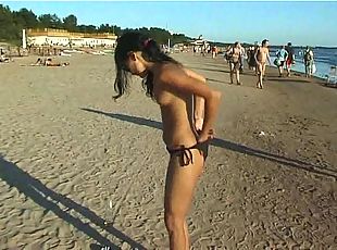 Orang telanjang, Pantai, Bokong